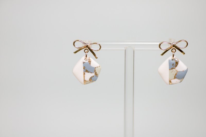 [Handmade soft clay] Gray and blue gold foil earrings and Clip-On - ต่างหู - ดินเผา สีน้ำเงิน