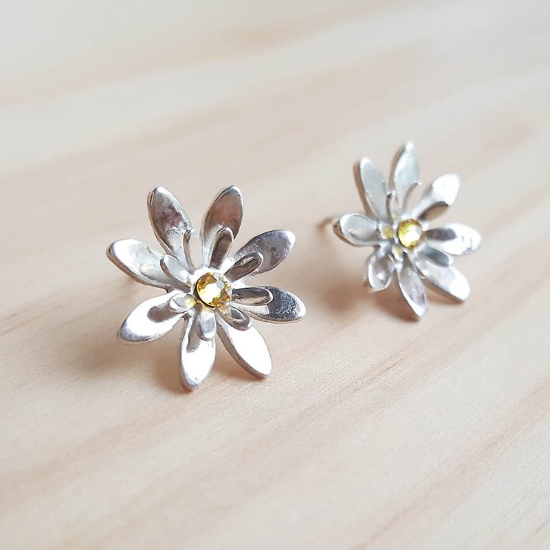 Cut flowers Daisy silver earrings - ear acupuncture - ต่างหู - โลหะ สีเงิน