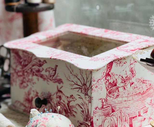 フランスアンティークの布箱