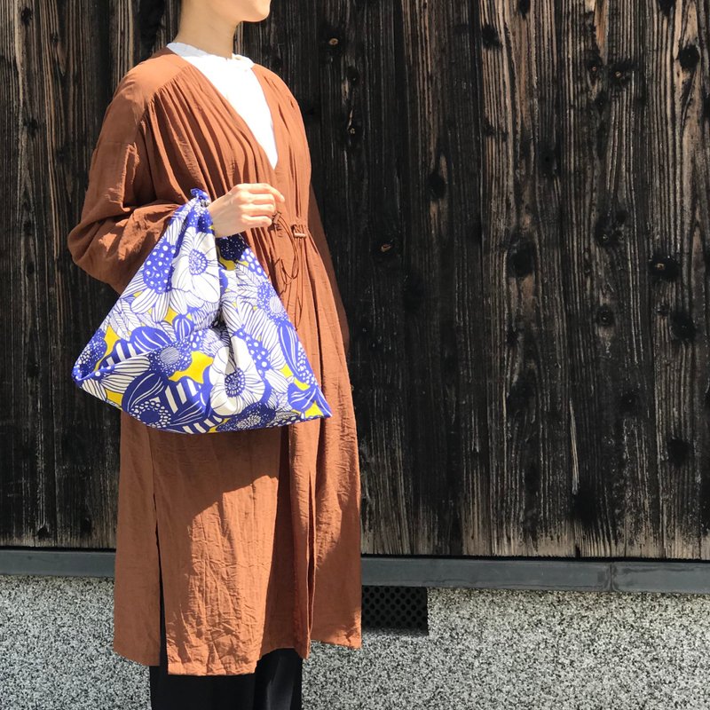 吾妻袋 購物袋 手提包 花花款芥黃色 M size - 手提包/手提袋 - 棉．麻 藍色