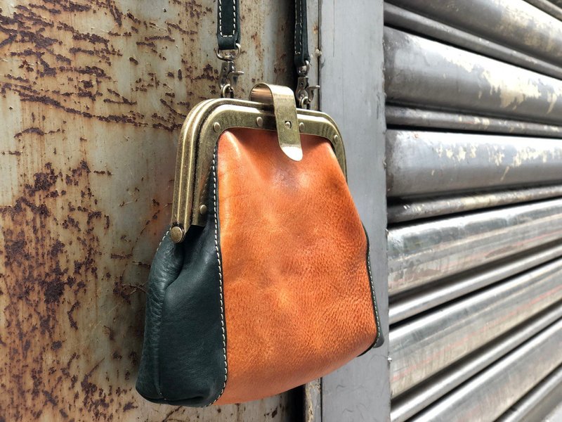 Vintage Gold Crossbody Bag Color : Caramel Green Vegetable Tanned Cow Leather - กระเป๋าแมสเซนเจอร์ - หนังแท้ สีนำ้ตาล