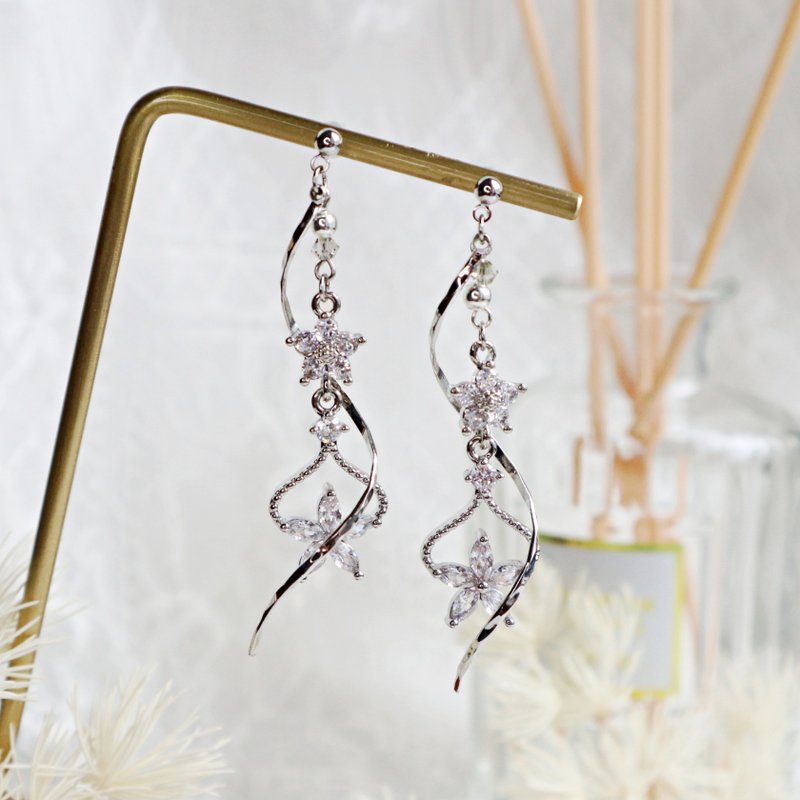 [Pastoral Series] Ice Silver Flower Hypoallergenic Earrings - Earrings & Clip-ons - Other Metals Silver