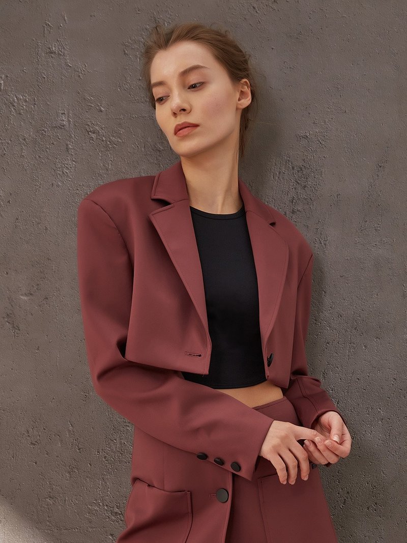 A New Route Cropped Suit - 女運動上衣/背心 - 其他人造纖維 紅色