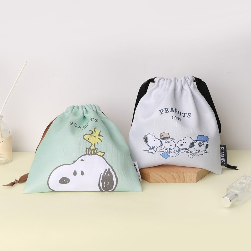 Peanuts Snoopy drawstring bag - Snoopy Peanuts Snoopy carry-on storage bag - กระเป๋าหูรูด - เส้นใยสังเคราะห์ หลากหลายสี