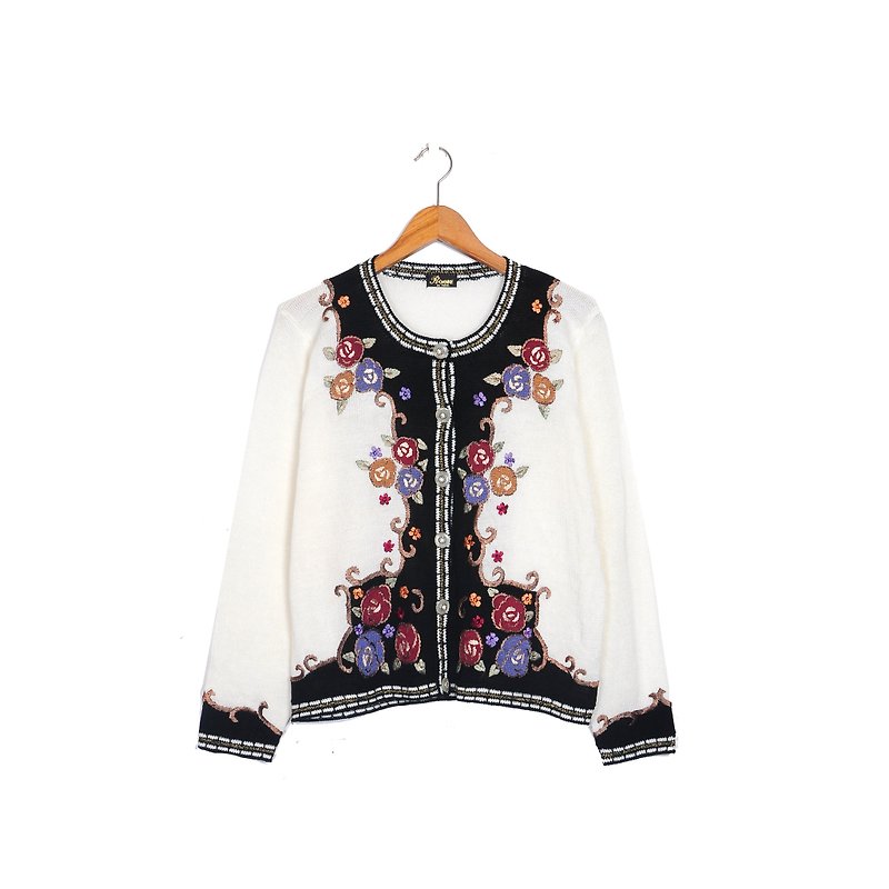 [Mirror] vintage egg plant flora embroidery vintage cardigan sweater - สเวตเตอร์ผู้หญิง - ขนแกะ ขาว