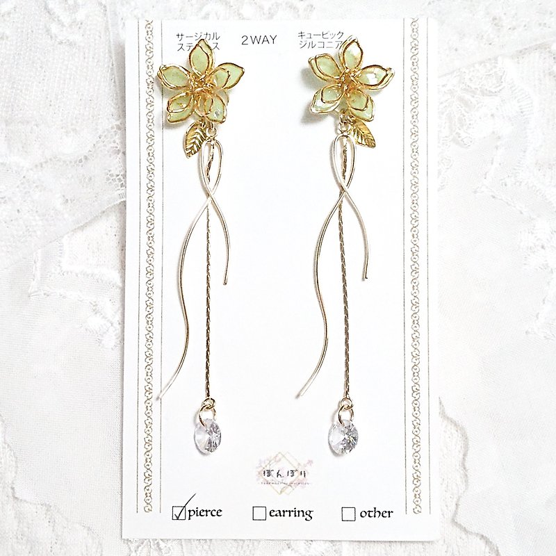 Japanese paper flower accessories pierced Clip-On green zirconia - Earrings & Clip-ons - Resin Green