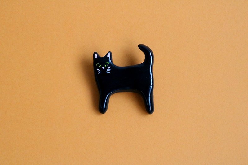 Hsin Hsiu Yao my family's black cat 呜森 with white cat pin - Brooches - Clay Black