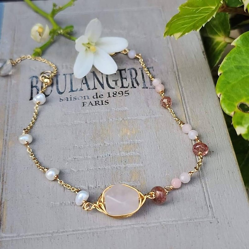 |14kgf light jewelry|natural pink crystal framed bracelet - สร้อยข้อมือ - เครื่องเพชรพลอย หลากหลายสี