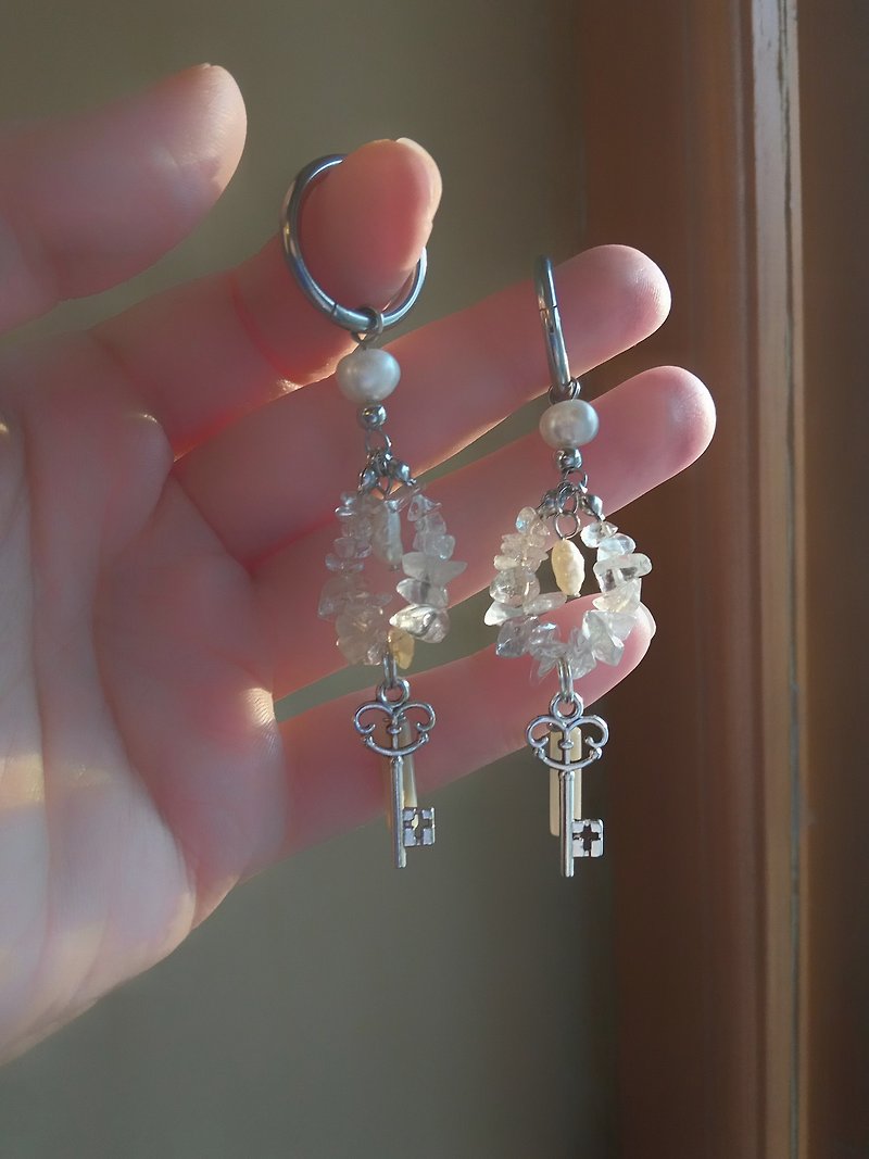 Fairy earrings, handmade by gemstone bead silver color grunge jewelry - ต่างหู - หิน สีเงิน