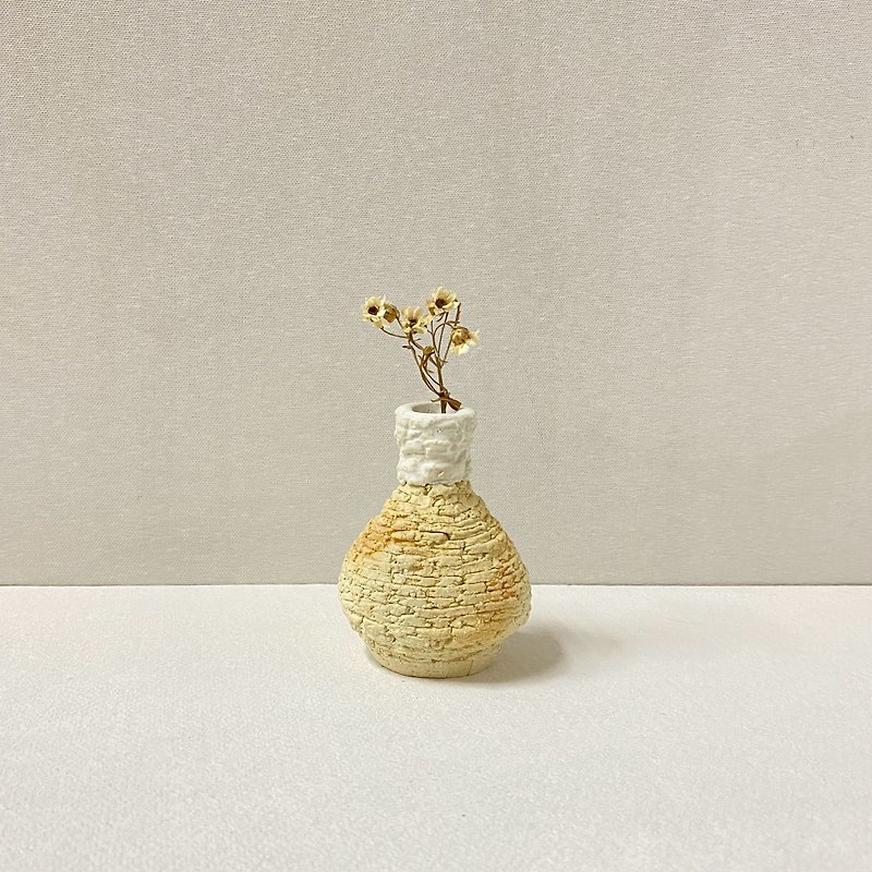 [Yong Cun Shao] Handmade ceramic small flower vases, living and home decorations - เซรามิก - เครื่องลายคราม สีทอง