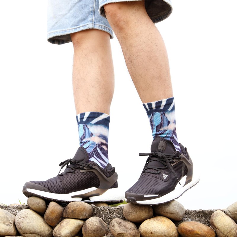 [Xiaochuang Socks] The Beauty of Baiyue-Yushan/Taiwan Baiyue Mountain Series Mountaineering Socks Sports Medium Tube Socks - Socks - Eco-Friendly Materials Blue