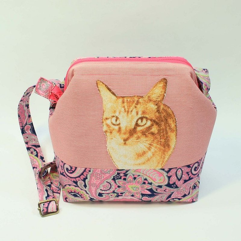 Embroidered Strap Gold Strap Backpack 03 - Orange Cat - กระเป๋าแมสเซนเจอร์ - ผ้าฝ้าย/ผ้าลินิน สีแดง