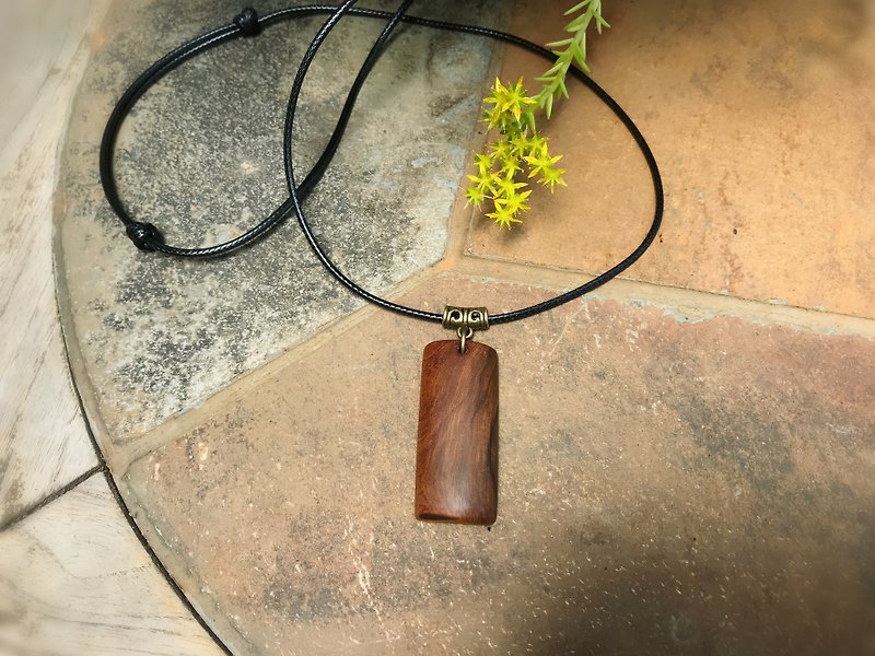 Sun drying. Xiao Nan wood necklace - Necklaces - Wood Multicolor