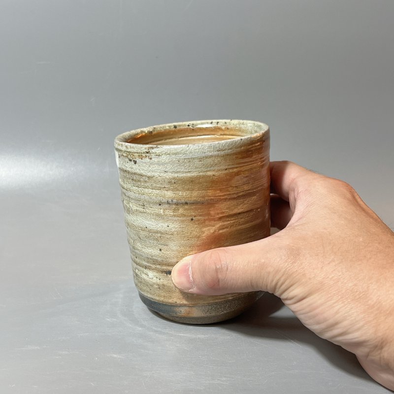 柴燒粉引手握杯 / 小平凡手作 - 茶壺/茶杯/茶具 - 陶 