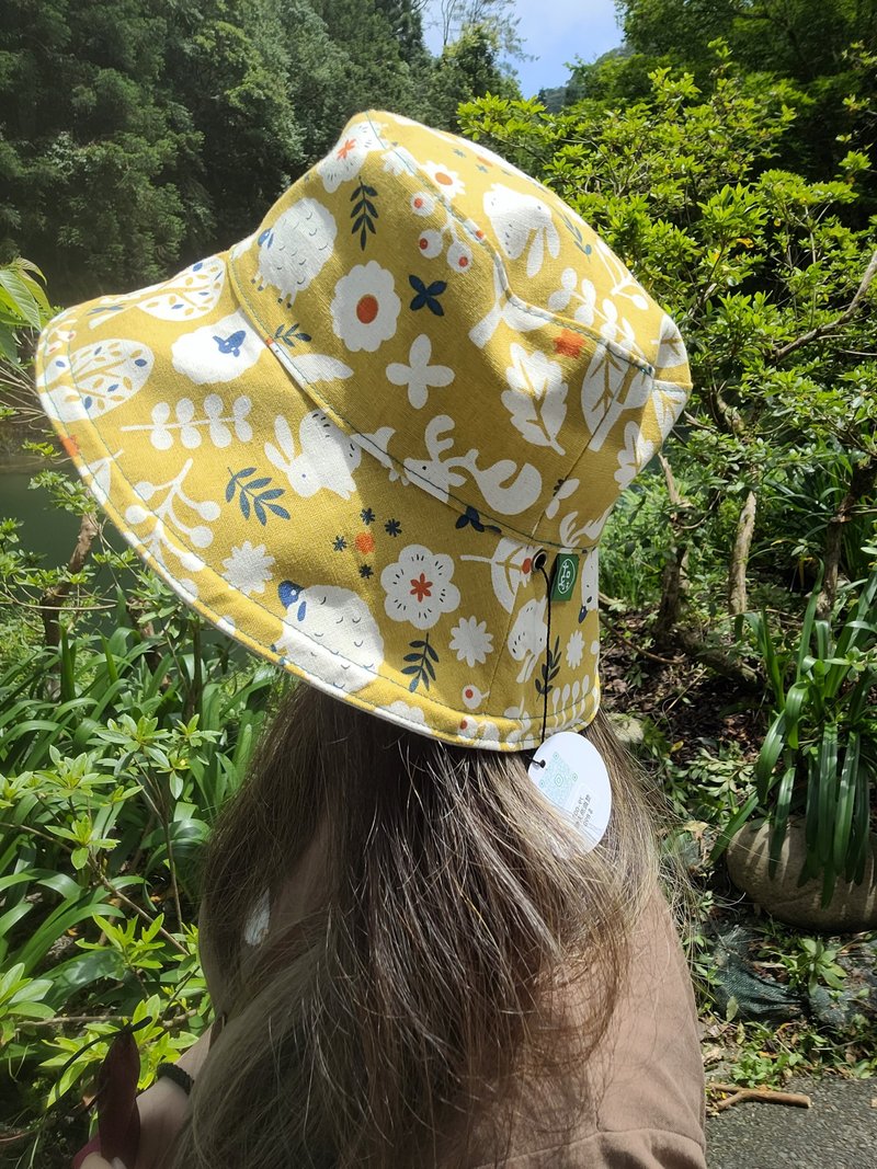 Zhizhizhaza/Handmade double-sided bucket hat-Forest Animal-Yellow - Hats & Caps - Cotton & Hemp Red