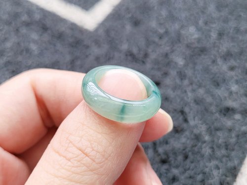 天然氷翡翠 氷グリーン花くり抜きリング 氷型グリーン花翡翠リングバンド |インターナショナル12サークル