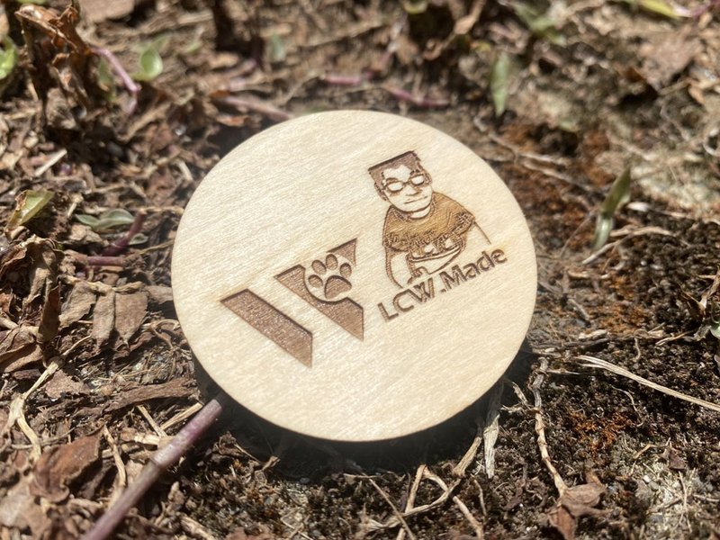 【Wood products】LCW customized laser carving LOGO business card (QR CODE on the back) - Card Holders & Cases - Genuine Leather Khaki