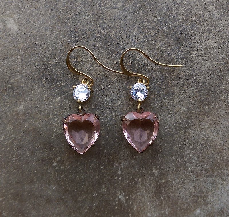 Pink Heart Vintage Glass Earrings - ต่างหู - เครื่องเพชรพลอย 