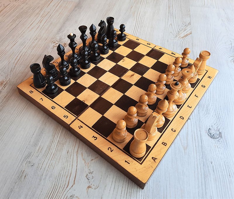 Small Soviet wooden chess set 30x30 cm chessboard 7 cm king made in USSR 1980s - บอร์ดเกม - ไม้ 