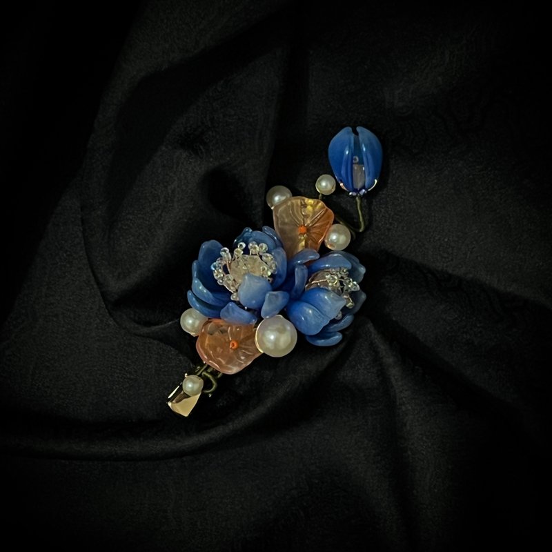 Fenghe held up the glass beads and flowered hairpin - Hair Accessories - Colored Glass Blue