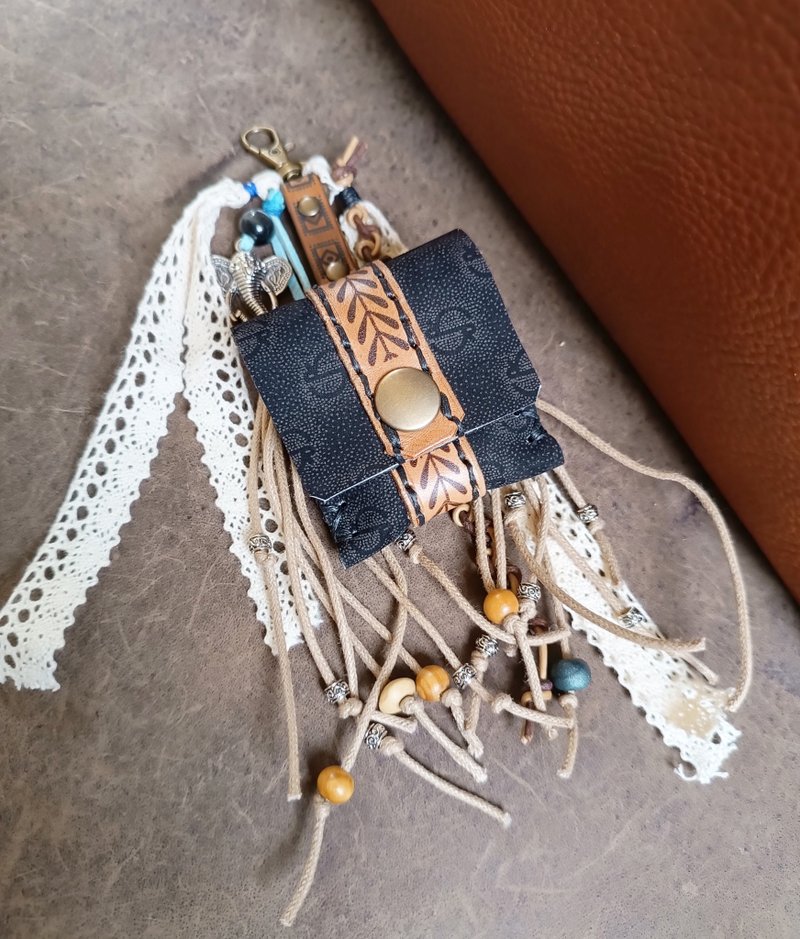 Micro Mini Pouch Bag Charm with Crochet Ribbon, Fringe and Charms, EDC Keychain - 鑰匙圈/鑰匙包 - 真皮 