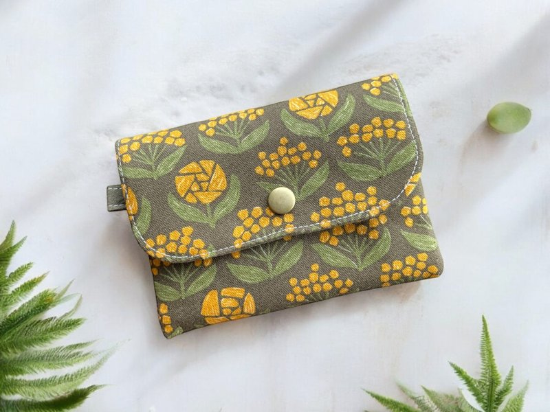 Handmade three-layer coin purse. Retro flowers. moss green - กระเป๋าใส่เหรียญ - ผ้าฝ้าย/ผ้าลินิน สีเขียว