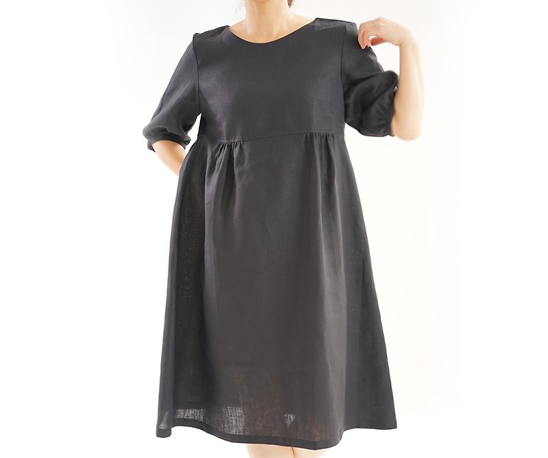 Linen Five-Sleeve Fluffy Gather Dress / Black a57-8 - ชุดเดรส - ผ้าฝ้าย/ผ้าลินิน สีดำ
