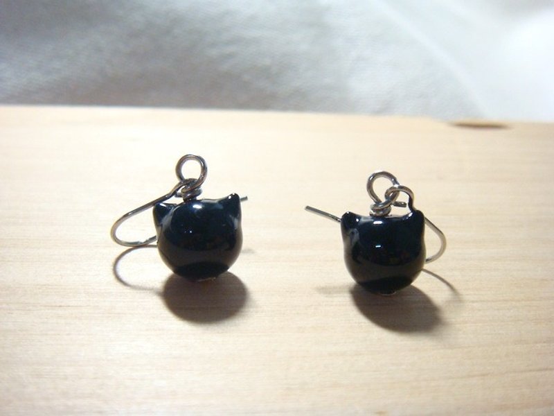柚子林琉璃 - 黑仔喵喵 - 琉璃 耳環 - 可改夾式 - 耳環/耳夾 - 玻璃 黑色