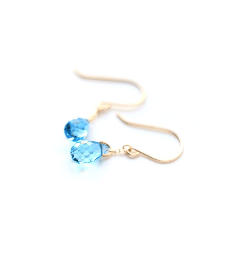 November Birthstone Single Blue Topaz K10 Hook Earrings (Briolette Cut) ~ESPOIR~ - ต่างหู - เครื่องเพชรพลอย สีน้ำเงิน