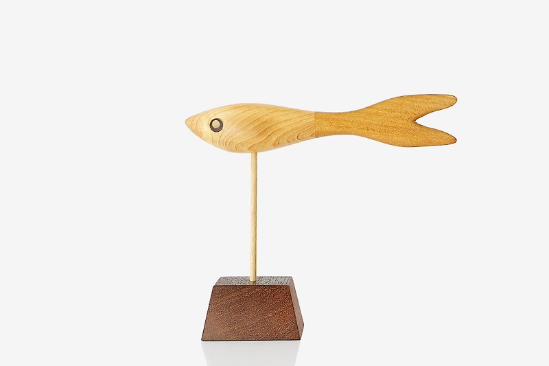 Healing Wood Carving Fish / Meteor - ของวางตกแต่ง - ไม้ สีทอง