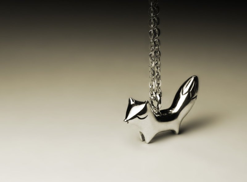 Small three-dimensional abstract fox necklace - สร้อยคอ - โลหะ สีเงิน