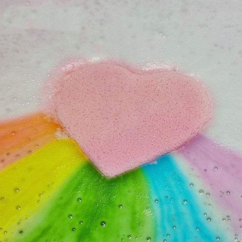 Explosive Colorful Bubble Cake【Pink Loves You】-I'm Bomb from South Korea - ครีมอาบน้ำ - สารสกัดไม้ก๊อก สึชมพู