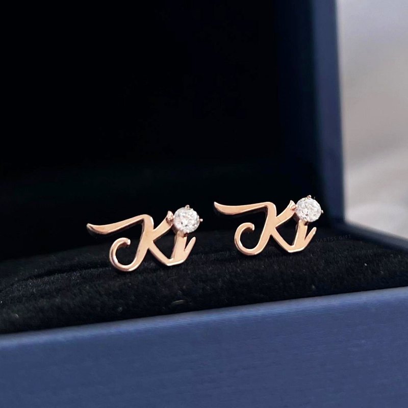 【香港製作】字母耳環|名字耳環|耳環客製|姐妹禮物|姊妹禮物 - 耳環/耳夾 - 純銀 