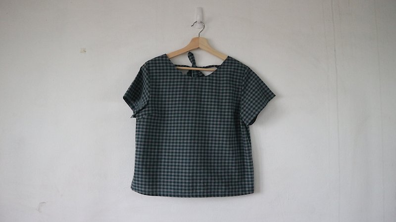 Basic top with V Bow back - T 恤 - 棉．麻 