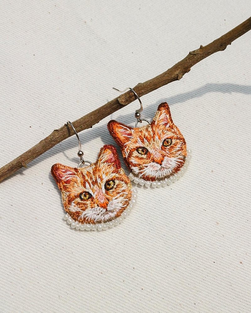 a cat mood earrings *Hand Embroidery Earrings* - Earrings & Clip-ons - Thread Multicolor