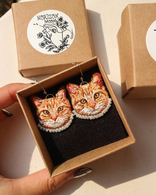 猫の気分ピアス*手刺繍ピアス* - ショップ HORIZON MOON ピアス
