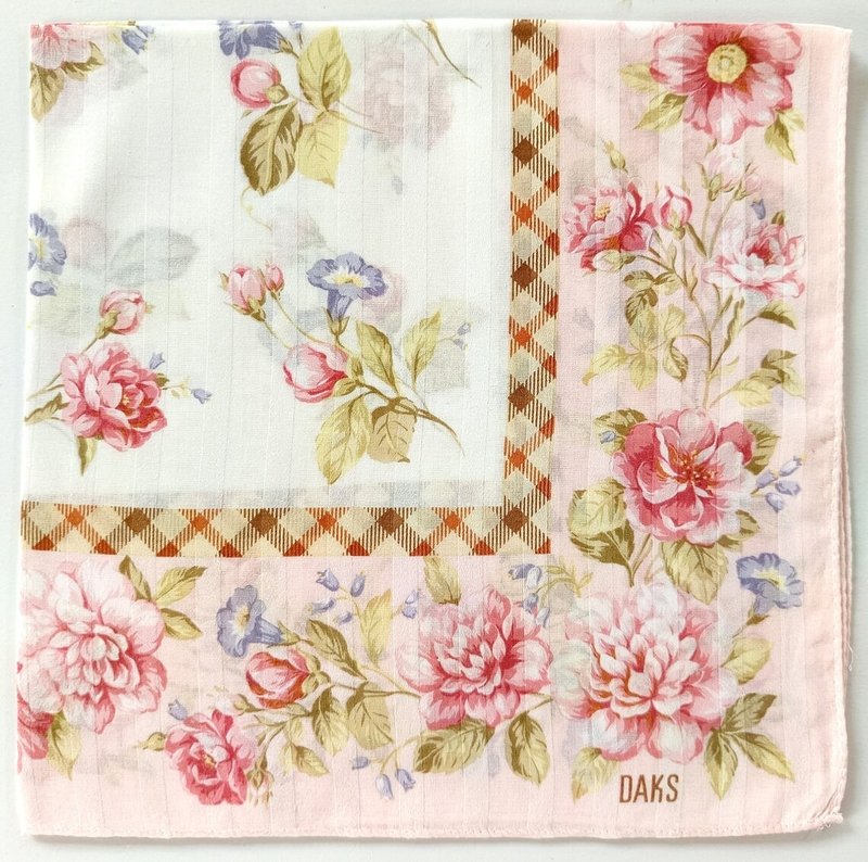 DAKS Vintage Handkerchief Floral Pocket Square 20 x 19.5 inches - ผ้าเช็ดหน้า - ผ้าฝ้าย/ผ้าลินิน สึชมพู