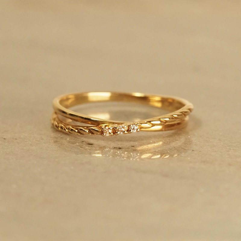 Diamond Twisted Ring | 鑽石扭紋戒指 | 18K 黃金 - 戒指 - 貴金屬 金色