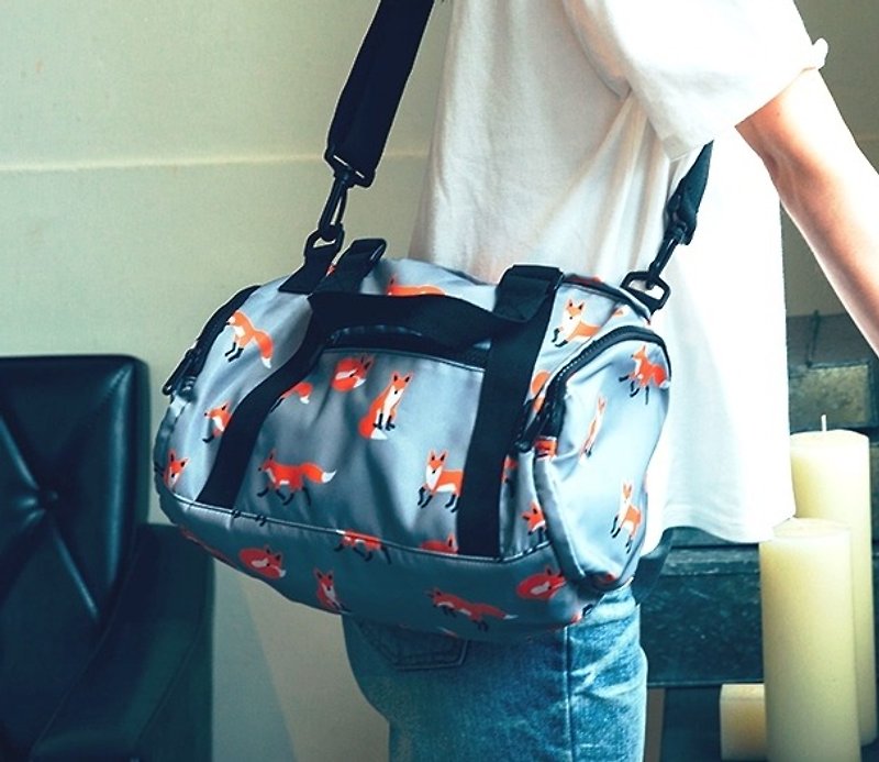 Gift / HAND Waterproof Cute Original Design Travel Animal Shoulder Bag Tote Bag - Fox Grey - กระเป๋าเครื่องสำอาง - วัสดุอื่นๆ สีเงิน
