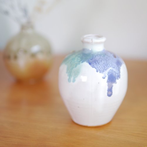 一人＋本是生活家 LILIKE.TW 日本流釉小花器 白底藍綠紫