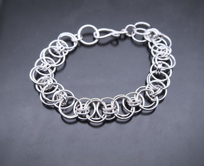 Beautiful bubble sterling silver bracelet - สร้อยข้อมือ - เงินแท้ สีเงิน