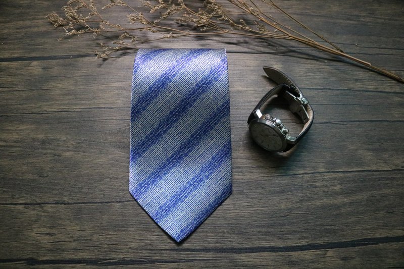 藍色斜條紋商務真絲領帶/正裝英倫necktie - 領帶/領帶夾 - 絲．絹 藍色