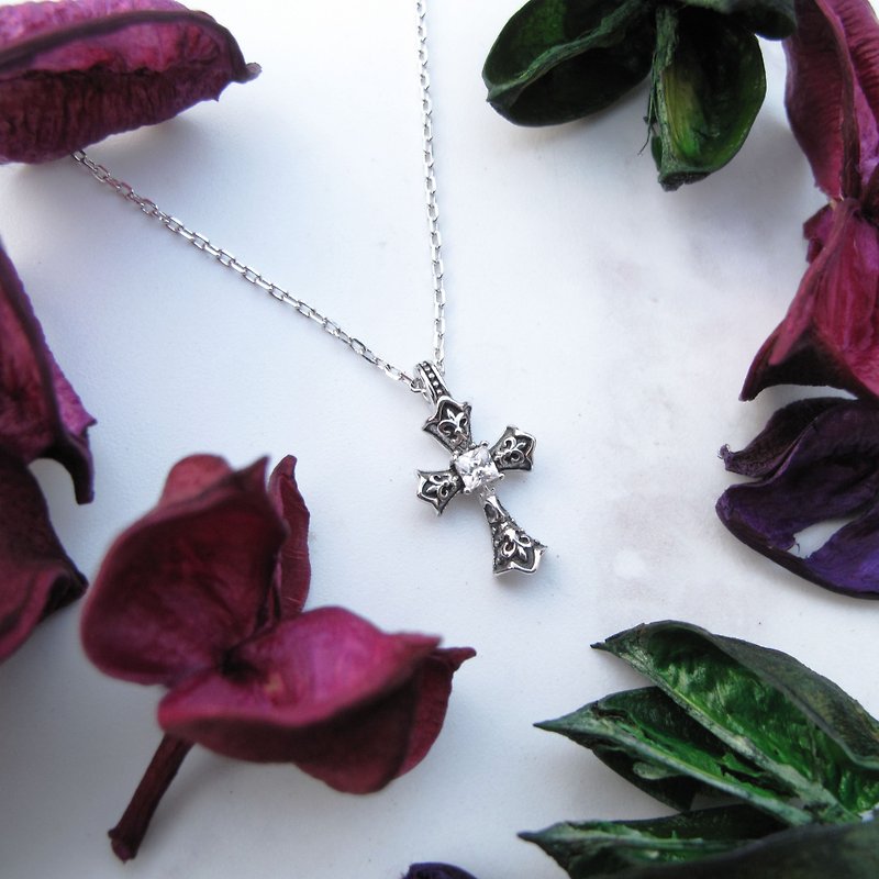 Da Yuan Zi [Exclusive Selection] Retro × Fashion × Mini × Cross Sterling Silver Necklace - Necklaces - Sterling Silver Silver