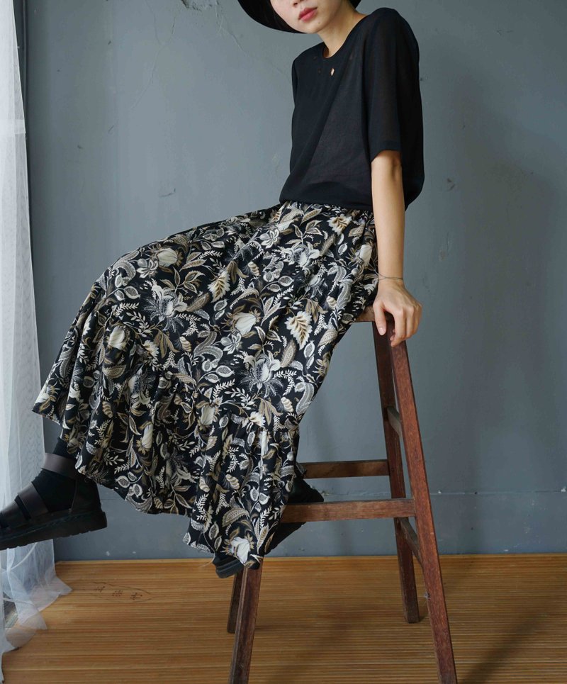 Design hand-made-dark retro paisley pattern amoeba cake skirt - กระโปรง - เส้นใยสังเคราะห์ สีดำ