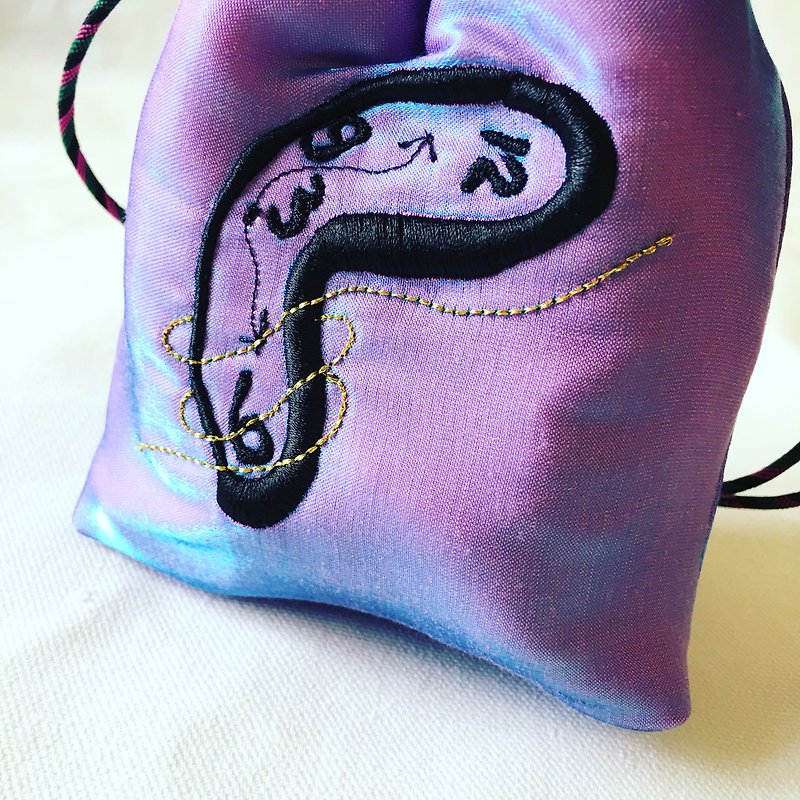 迷霧魔法刺繡束口袋-達利的時鐘 - 化妝袋/收納袋 - 聚酯纖維 紫色