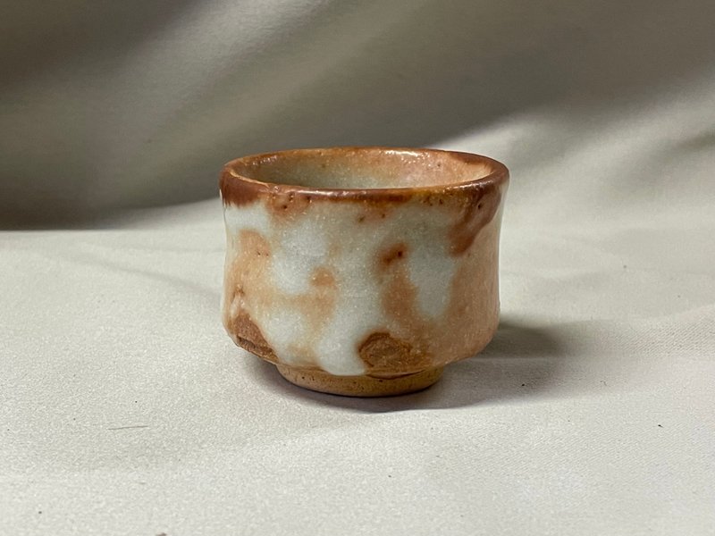 6 志野　ぐい呑(6cm) - 酒杯/酒器 - 陶 白色