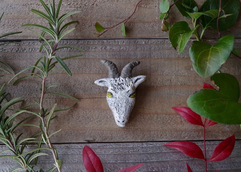mommy goat broach - Brooches - Pottery Brown