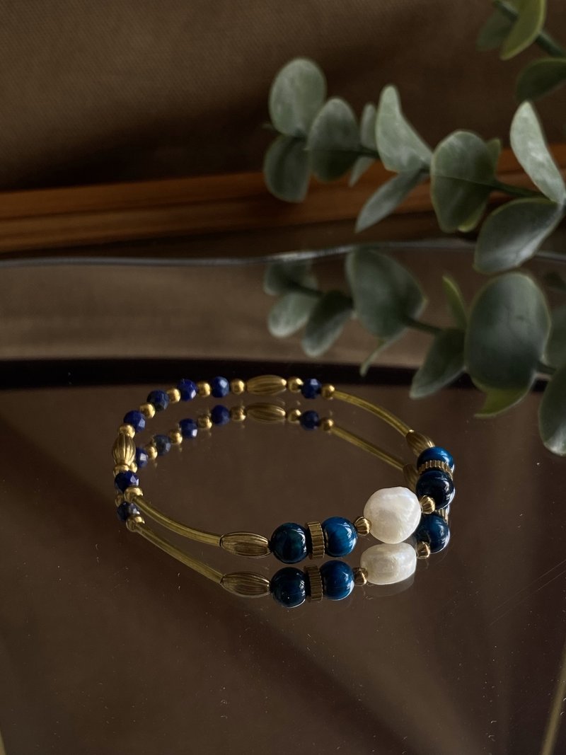 Tiger eye Stone/ Lapis / freshwater pearl bracelet Bronze design - Bracelets - Jade Blue