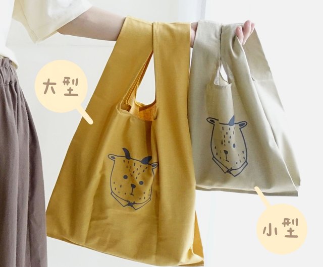 Paper shopping bag with cleaning household products on whi…