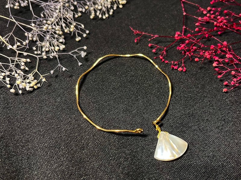 Mermaid shell wave shape bracelet - สร้อยข้อมือ - เปลือกหอย ขาว